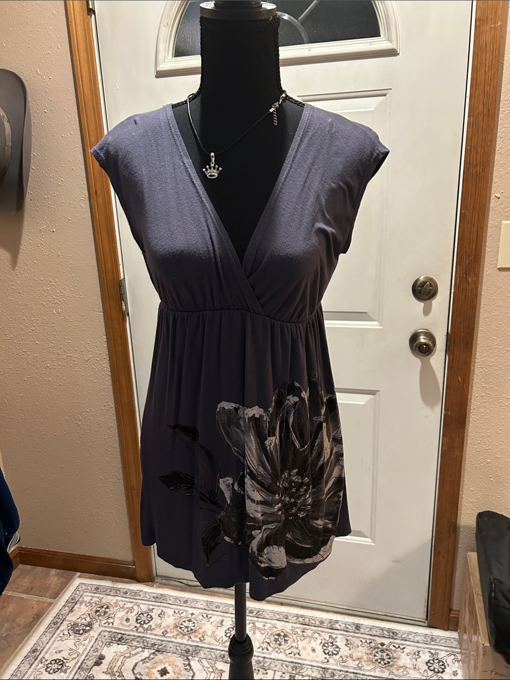 Women’s Slate Gray Floral Wrap-Front Top. EXCELLENT CONDITION